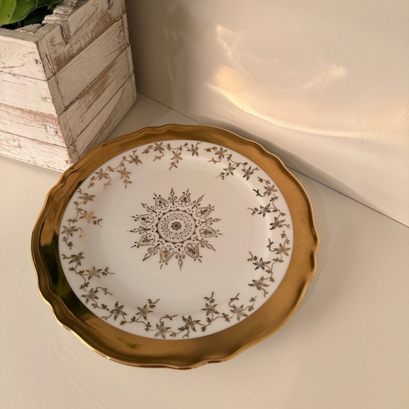 K&A Krautheim Selb Bavaria German Porcelain Lunch, Dessert,Salad Plate Scalloped - Picture 2 of 11